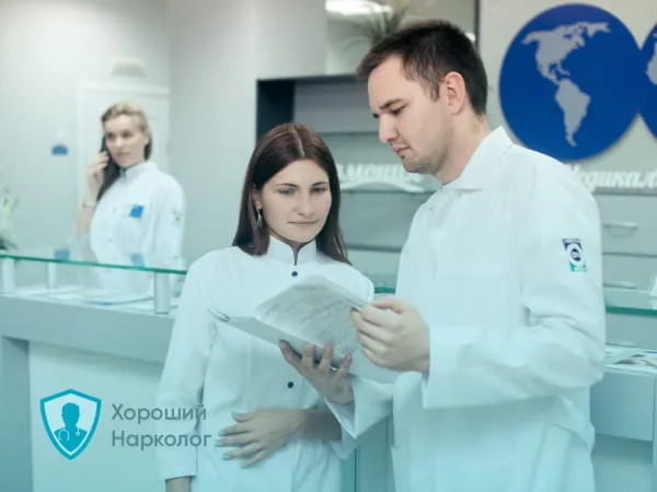 Врачи беседуют